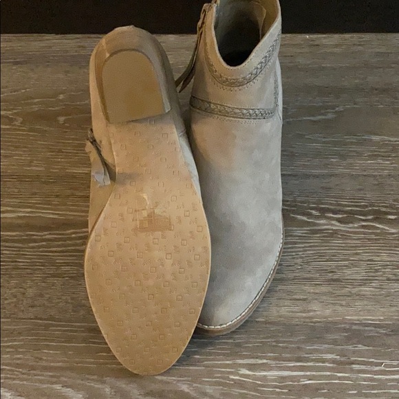 Shoes - Picture 2 of 2